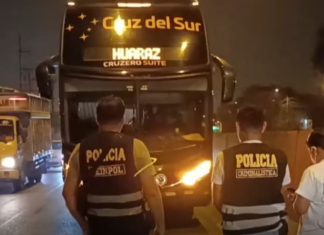 Balean bus de Cruz del Sur en Puente Piedra