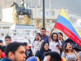 Chile autoriza salida de venezolanos