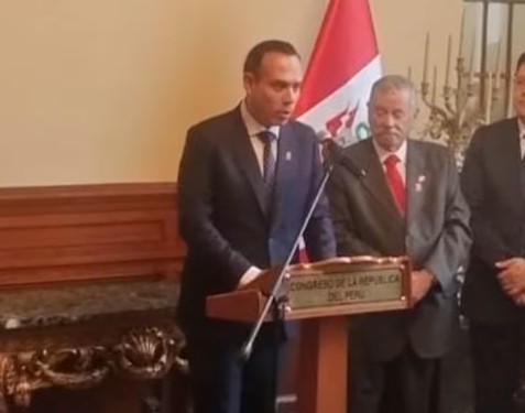 Congreso dio a Jerí Medalla de Honor