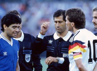 Argentina perdió final en Mundial con penal ‘bamba’ Copa Mundial de la FIFA 1990 entre Argentina y Alemania Occidental, donde el árbitro Edgardo Codesal interactúa con Diego Maradona y Lothar Matthäus