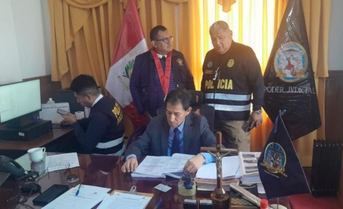 El juez José Alberto Tinco Luján, presidente de la Corte Superior de Justicia de Apurímac, fue detenido por la Policía Anticorrupción