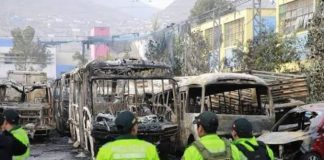 Incendiaba vehículos por no pagar cupos