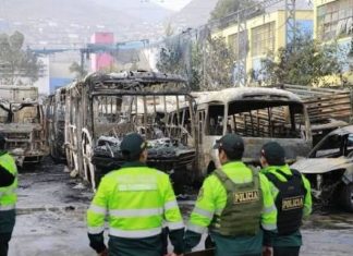 Incendiaba vehículos por no pagar cupos
