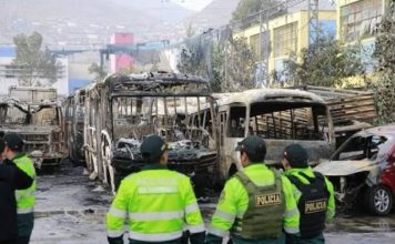 Incendiaba vehículos por no pagar cupos