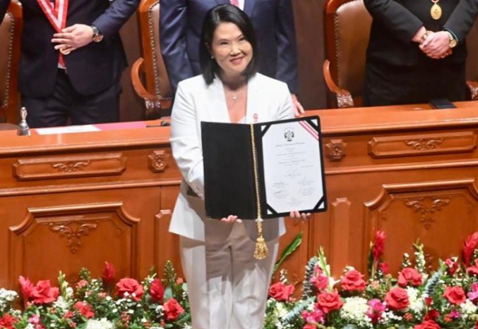 Keiko recibió credenciales