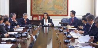 Keiko Fujimori ya trabaja con su gabinete