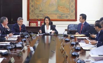 Keiko Fujimori ya trabaja con su gabinete