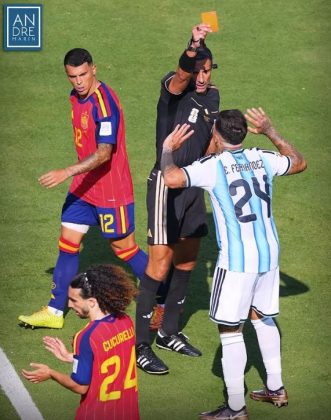 Preciso momento cuando expulsan a Enzo Fernández