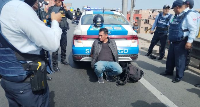 Serenazgo de Surco y PNP cogen a asaltante de cambista