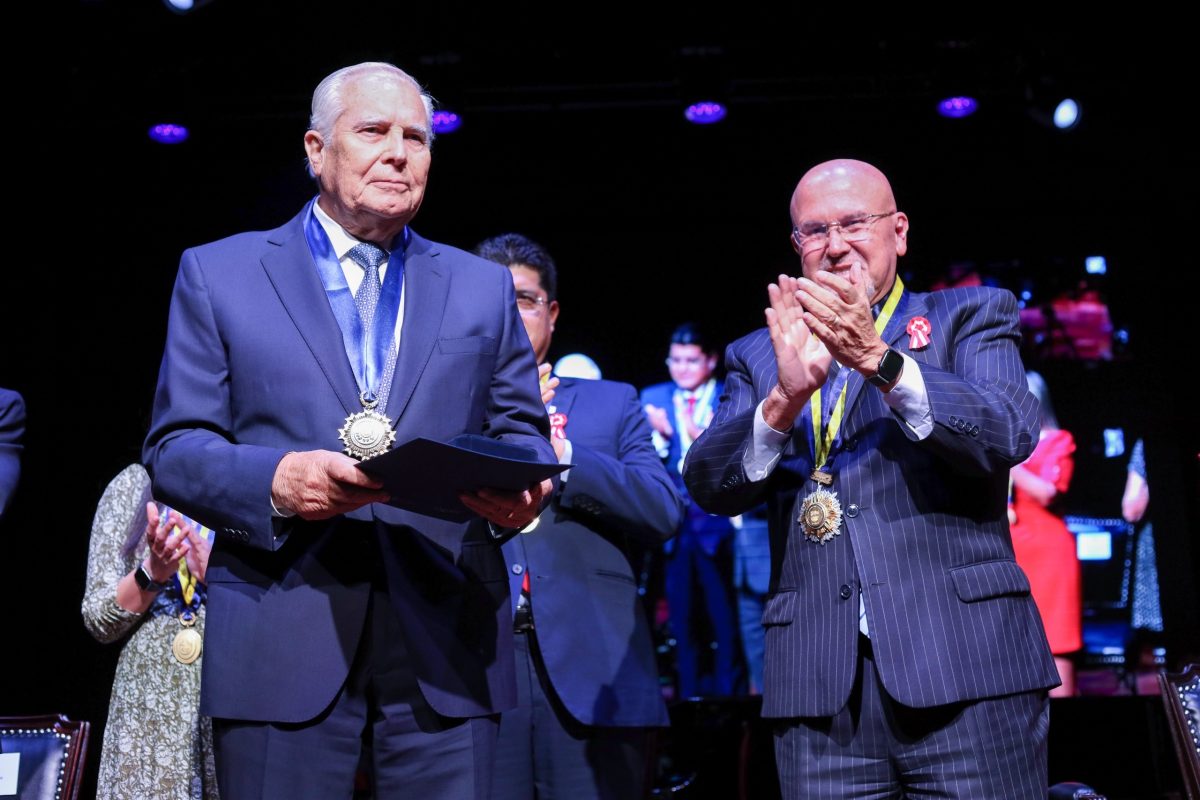 Con Sesión Solemne Surco rindió homenaje al Perú por el 205 aniversario de su independencia