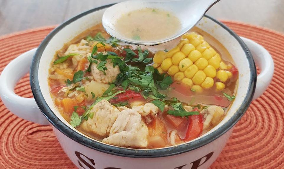 Reconfortante sopa carbonada de pollo