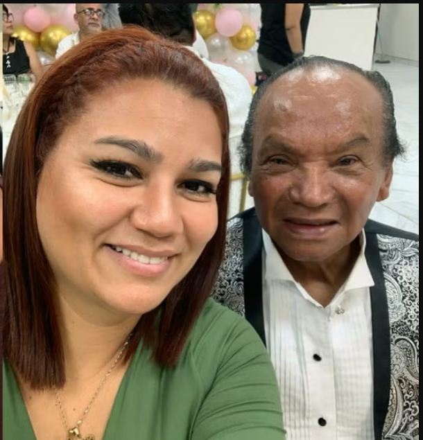 Se amista con Monserrat