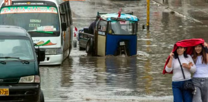 Inundaciones ya se sienten en Lima Sur Inundaciones ya se sienten en Lima Sur