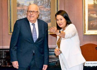 Ratifican a Velarde al frente del BCR Keiko Fujimori ratificó a Julio Velarde como presidente del Directorio del Banco Central de Reserva