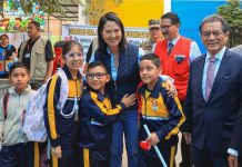 Keiko visitó a alumnos Keiko Fujimori visitó a alumnos