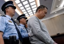 Le dan pena de muerte a Long Xiang por corrupto