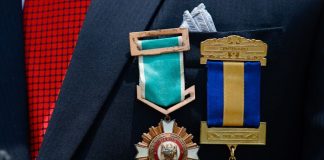 Sale bono mensual para exmilitares y policías Sale bono mensual para exmilitares y policías