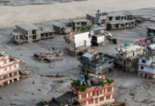 Suben a 362 muertos por inundaciones