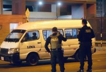 Sujetos balearon combi en el Cercado de Lima