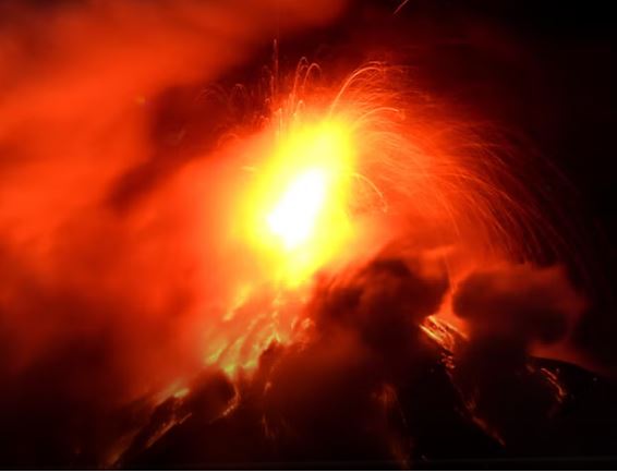 Volcán erupciona en Guatemala Volcán erupciona en Guatemala