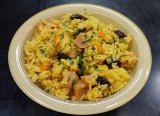 Un sabroso arroz relleno peruano arroz relleno peruano