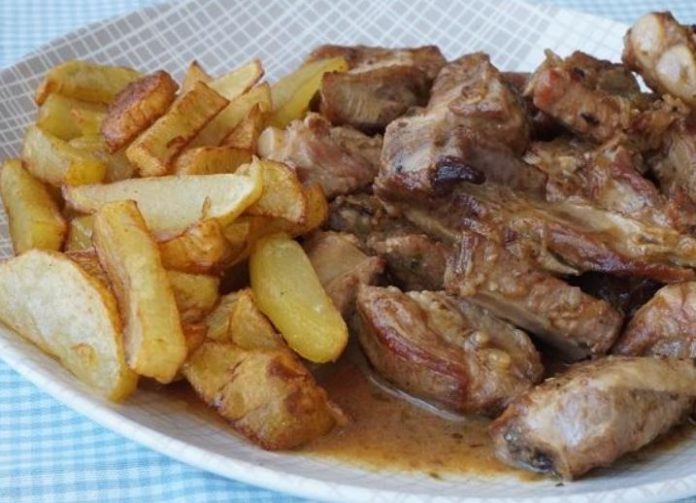costillas en salsa con vino blanco