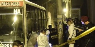 Acribillan a jóvenes frente a bodega