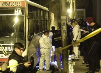 Acribillan a jóvenes frente a bodega