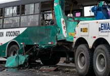 Bus y custer chocan y dejan ocho heridos Bus y custer chocan y dejan ocho heridos