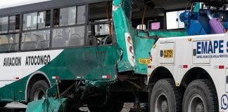Bus y custer chocan y dejan ocho heridos