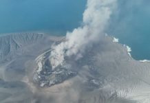 Cancelan vuelos por erupción de Krakatoa Cancelan vuelos por erupción de Krakatoa