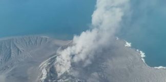 Cancelan vuelos por erupción de Krakatoa Cancelan vuelos por erupción de Krakatoa