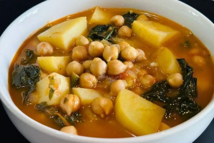 Garbanzos con espinacas y papas Garbanzos con espinacas y papas