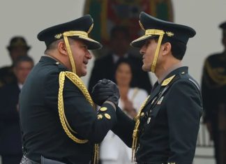Óscar Arriola deja mando de la PNP y oficializa su retiro