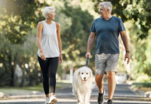 caminata de un adulto mayor