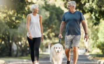 caminata de un adulto mayor
