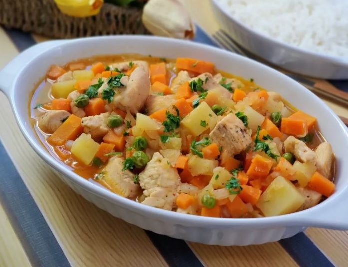 picante de pollo con papa y verduras