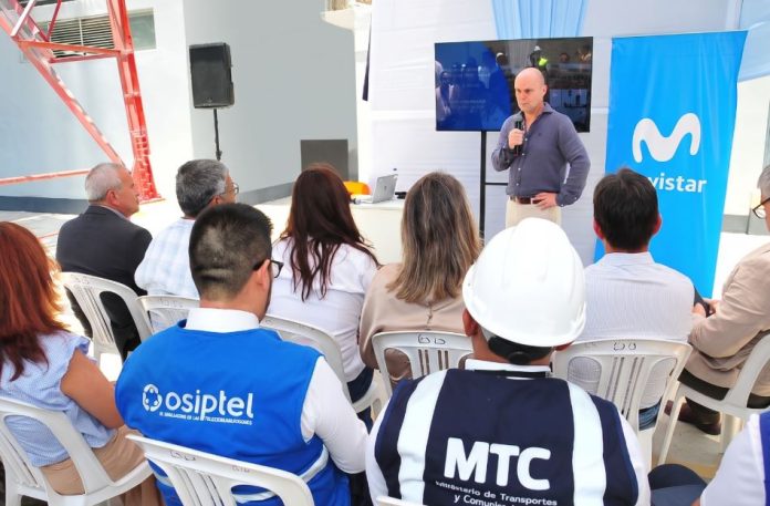Alejandro Padrón, director de Operaciones de Red de Movistar explica acciones de preparación para el FEN, incluyendo respaldos de energía y despliegue de unidades móviles 5G para zonas de emergencia.