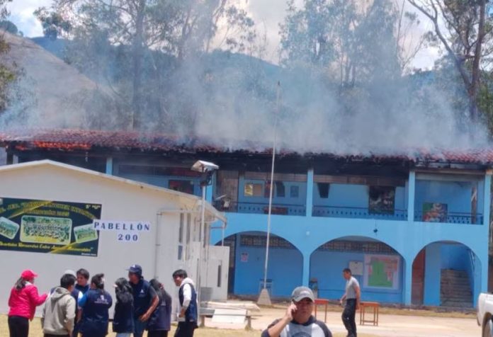 Atentaron contra colegio en elecciones