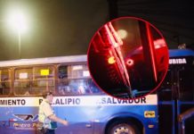 Balean bus con pasajeros dentro