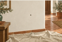 Cómo reparar agujeros pequeños en una pared