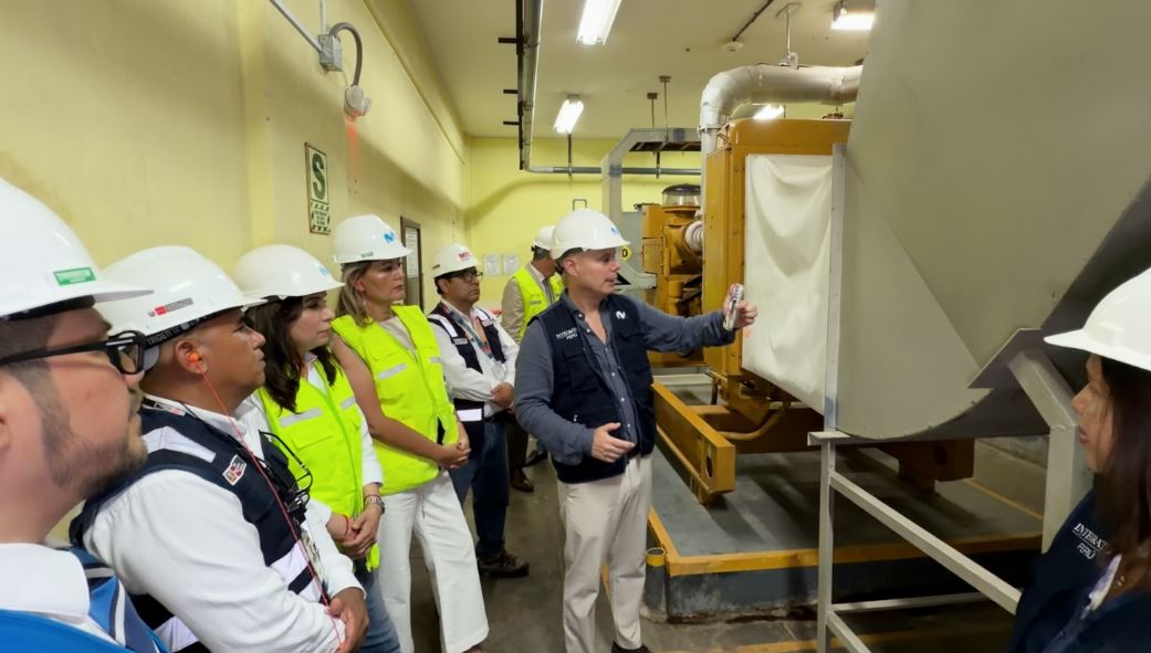Demostración del funcionamiento del sistema de respaldo de energía realizado en la Central Técnica de Movistar en Chiclayo. Se realizó un corte de energía comercial para ver el funcionamiento de baterías y grupos electrógenos, los mismos que se activaron de inmediato para que la conectividad no se interrumpiera.