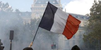 Francia decretó toque de queda Francia decretó toque de queda