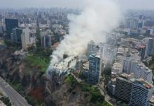 Incendió consumió parte de la Costa Verde en Miraflores