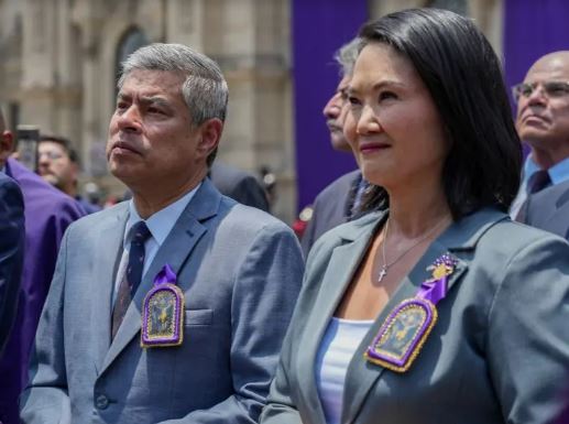 Keiko Fujimori recibió a Señor de Los Milagros Keiko Fujimori recibió a Señor de Los Milagros