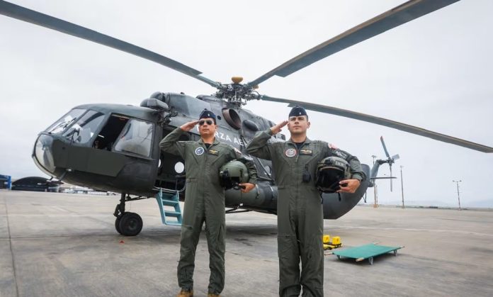'PAPACÓPTERO', avión y PAPAMÓVIL en Lima