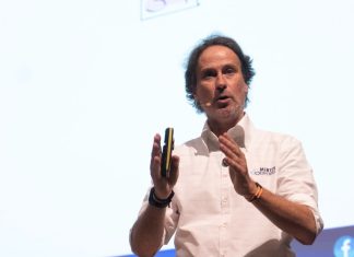 Víctor Küppers ofrece “Vivir con alegría”