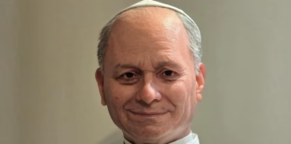 Peruano realiza estatua del papa Escultura hiperrealistas del papa León XIV realizada por el artista peruano Walt Wizard